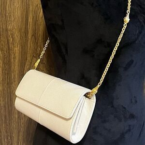 Ashreil cream textured shoulder bag gold tone chain with vintage style detail